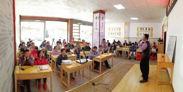 他被称为全国一流书法培训导师！独创“自动化”教学方法，提高教学质量他有一招