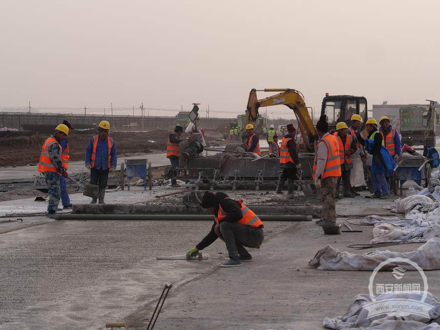 新建4条穿越滑行道、1条旁通联络道 机场三期扩建工程南飞行区首阶段施工完成