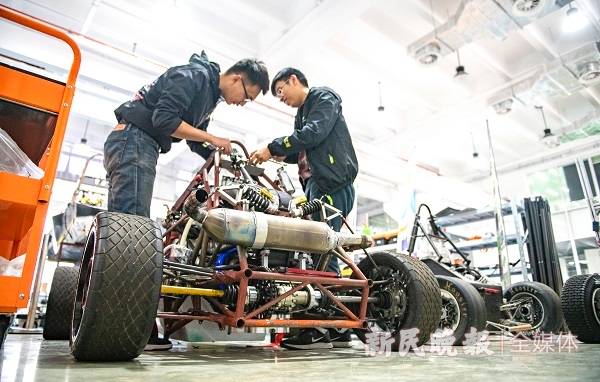 赛车社团总结(亲手造一辆车 让青春轰鸣 让梦想驰骋 上海交大有支赛车队)