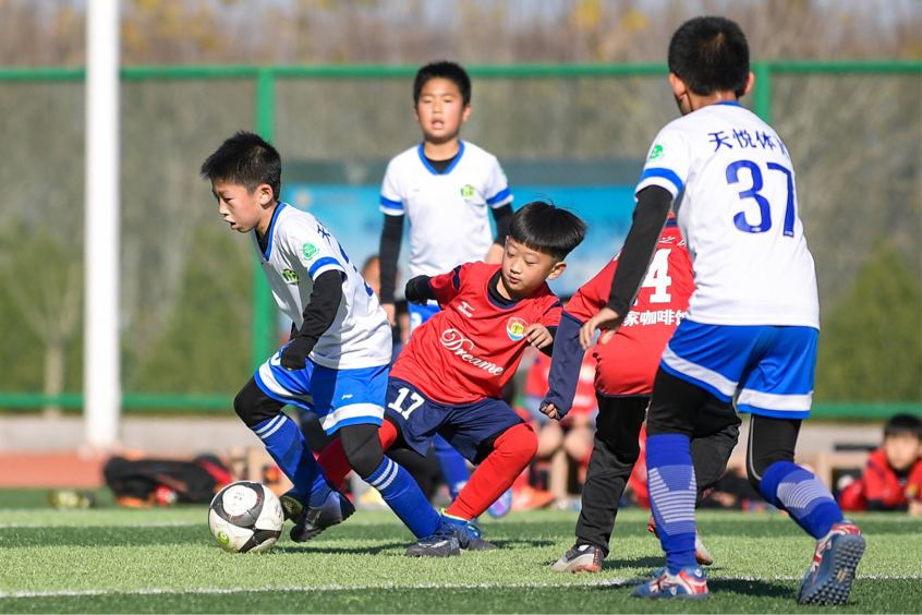 太原校园足球世界杯(太原“世界杯”有了娃娃组 400多名球员参赛)