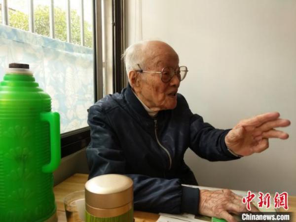 102岁“老铁路”话百年变迁：铁路处处旧貌换新颜