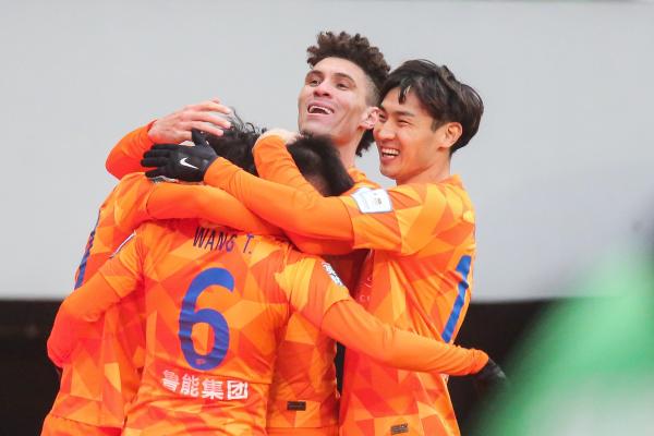 鲁能2-0胜苏宁足协杯夺冠(足协杯决赛鲁能2比0战胜苏宁，夺得队史足协杯第6冠)