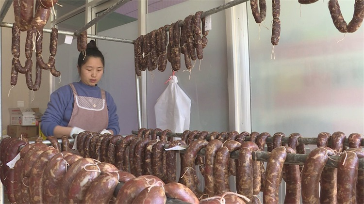 烟台龙口：猪肉价格上涨 灌肠生意冷清