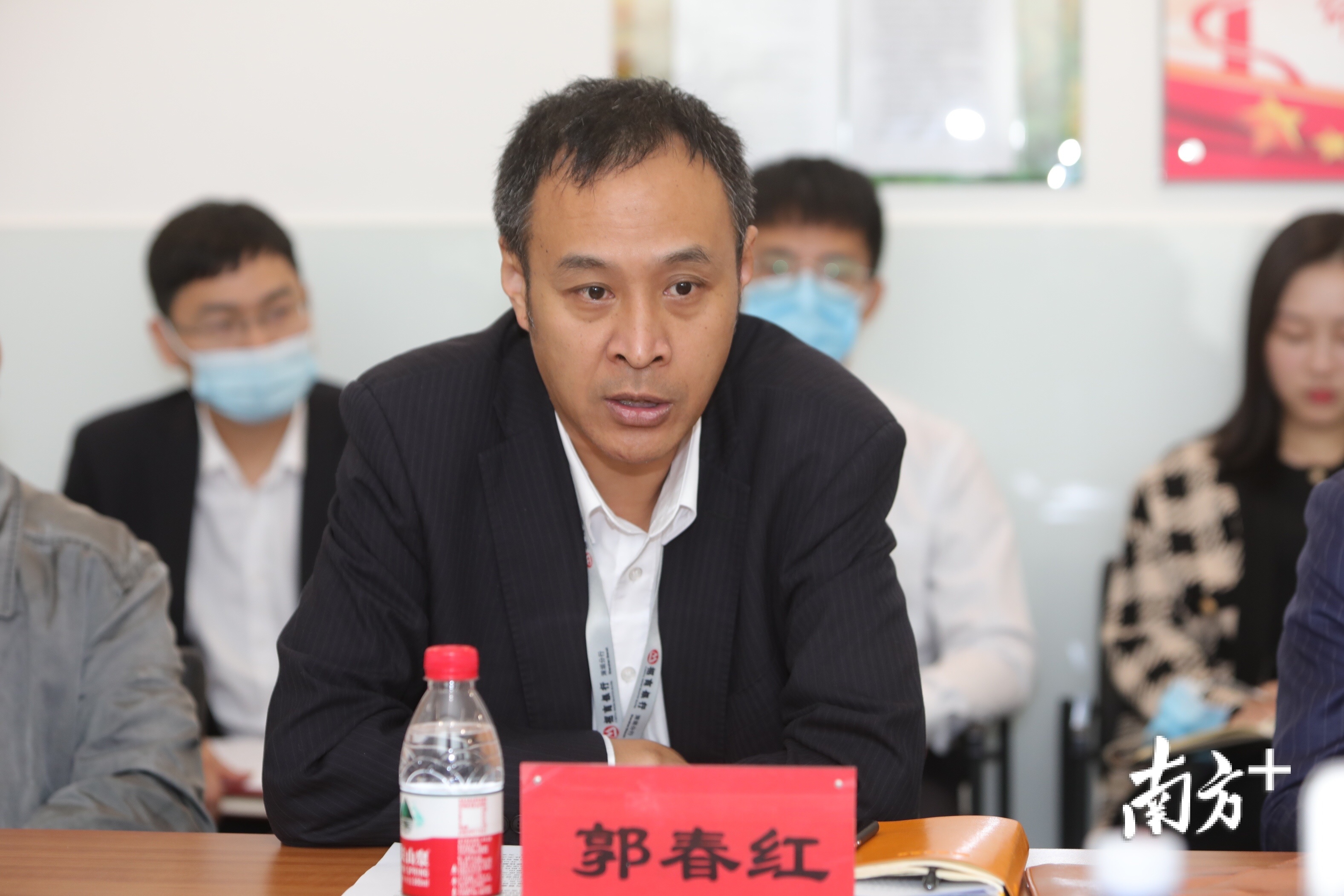 招商银行深圳分行小企业金融部副总经理郭春红"保中小企业稳定发展