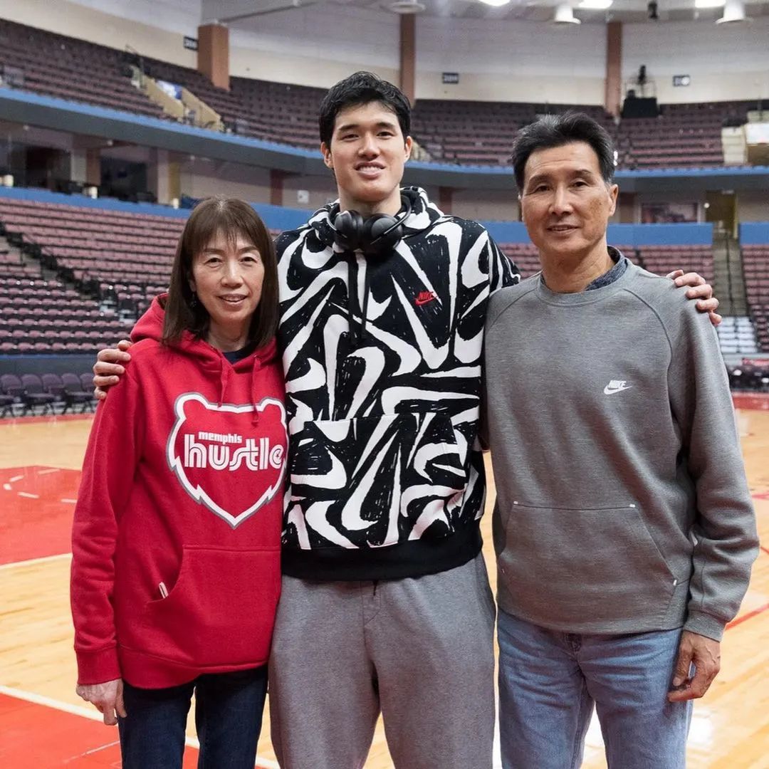 nba为什么没有黄种人(他是NBA唯一的黄种人，曾打爆周琦，更是未来中国男篮劲敌)