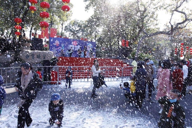 节日巡城记｜元旦首日，白云山“下雪”了