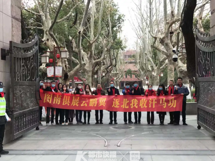 今天首场高考，浙江55万学生拼搏在考场！孩子临考前，这位当校长的妈妈为什么只说这一句？