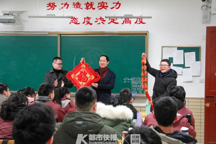 今天首场高考，浙江55万学生拼搏在考场！孩子临考前，这位当校长的妈妈为什么只说这一句？