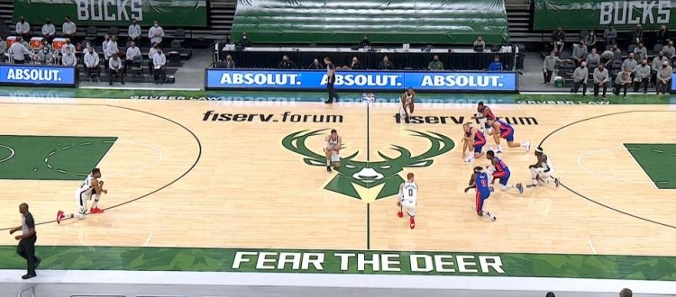 雄鹿队为什么下跪（雄鹿VS活塞：跳球之后双方球员全部跪地抗议）-趣拿体育