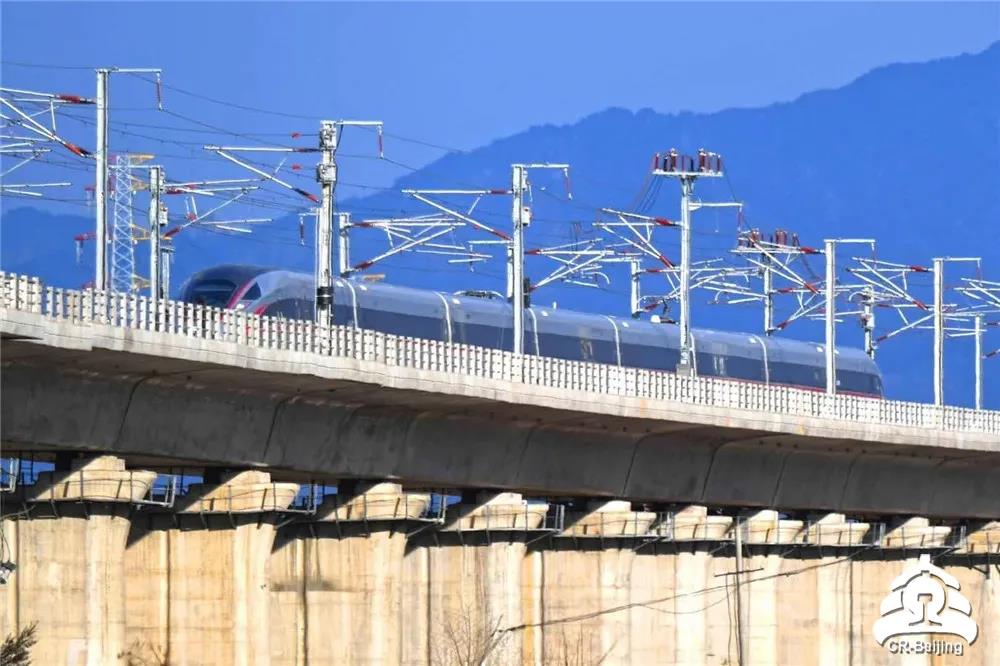 京哈高铁北京至承德段进入开通倒计时，高寒动车组首次试跑