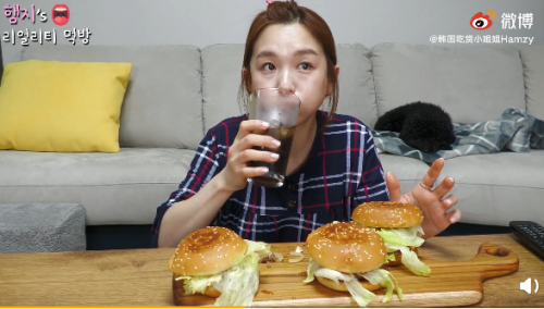 韓國美女主播吃美食（在中國賺錢還點贊諷刺中國的評論？韓國美食博主Hamzy道歉）