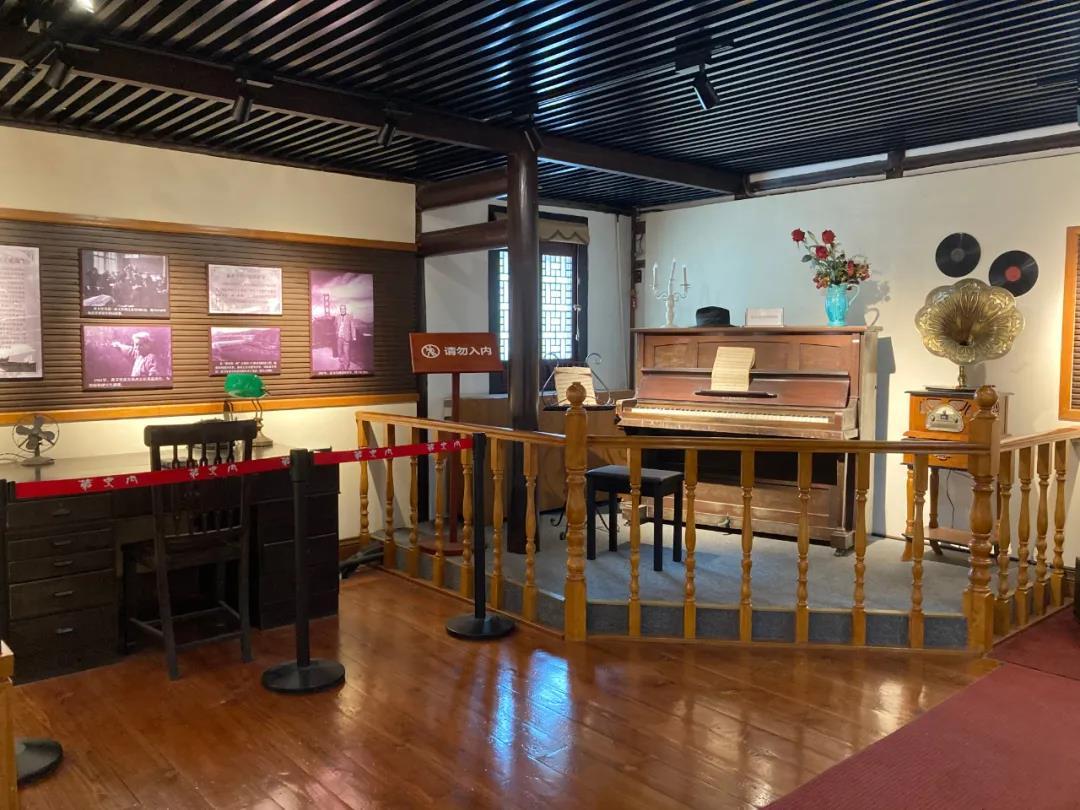 造诣深厚,而且培养了众多中国杰出的音乐人才,如贺绿汀,刘雪庵,陈田鹤