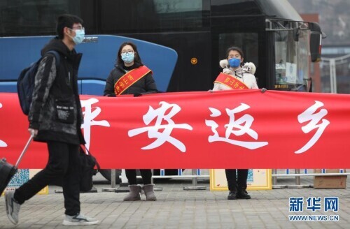 大连一高校包车暖心护送2万大学生