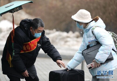 大连一高校包车暖心护送2万大学生