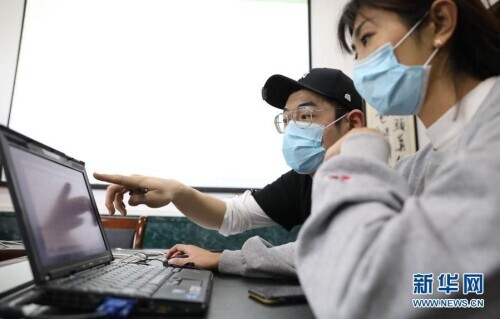 大连一高校包车暖心护送2万大学生