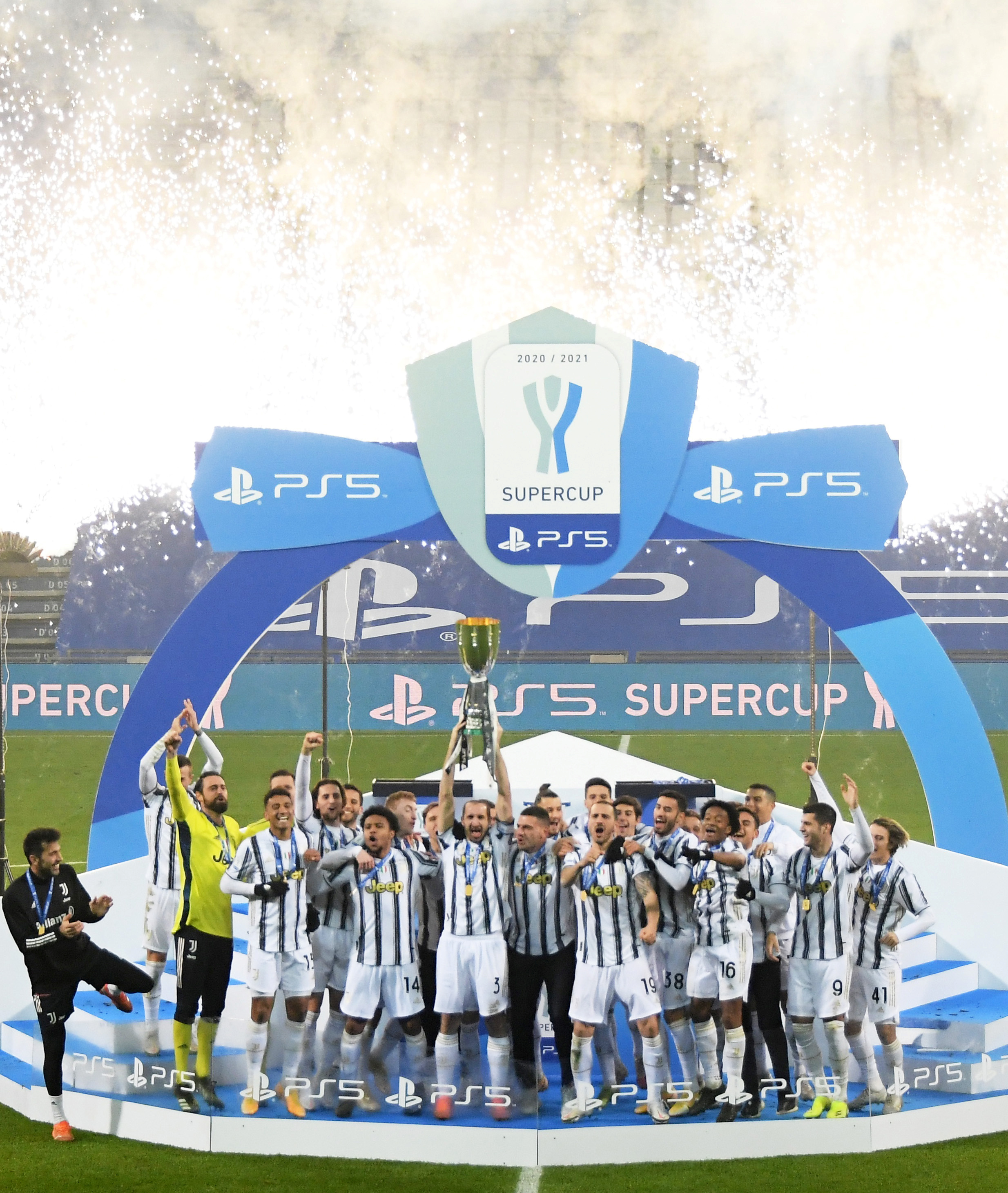 足球——意大利超级杯：尤文图斯夺冠