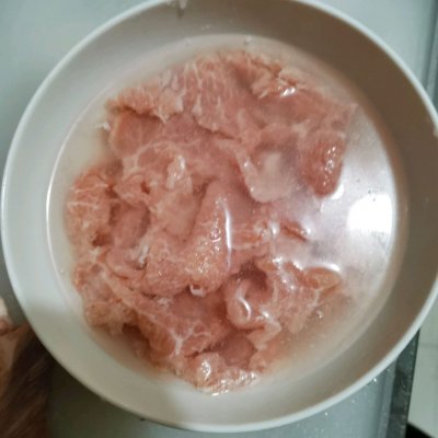 家常水煮肉片的做法（麻(ma)辣水煮肉片的家常做法）-大连信息网(wang)