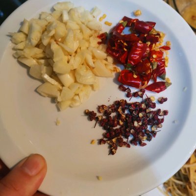 家常水煮肉(rou)片的做法（麻辣水煮肉(rou)片的家常做法）-第10张图片-大连信(xin)息网