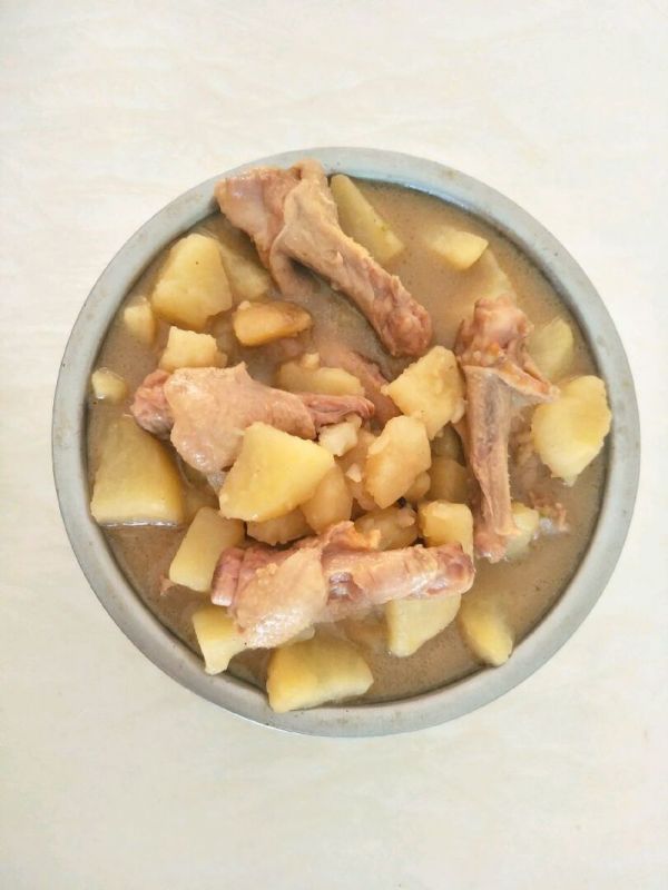 鸭翅根炖土豆这样吃，换个口味换种心情