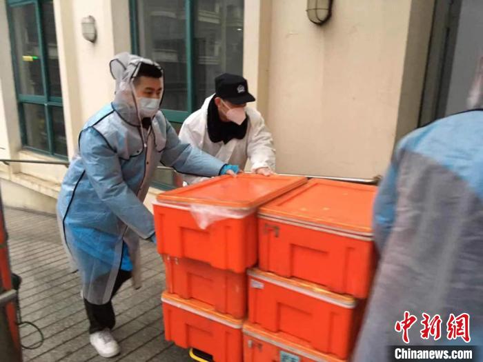 新高苑一期疫情上海浦东新高院一期社区封闭管理警方入驻保障民生安全