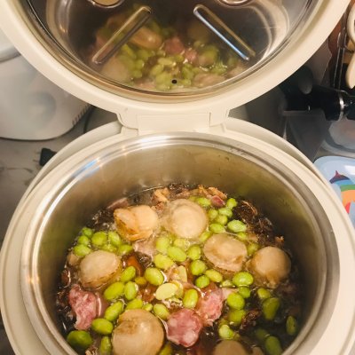 腊肠煲仔饭的家常做法（电饭煲腊肠香菇煲仔饭）