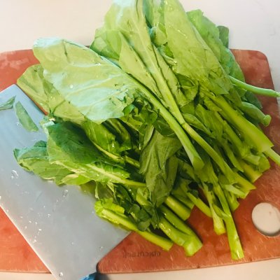 腊肠煲仔饭的家常做法（电饭煲腊肠香菇煲仔饭）