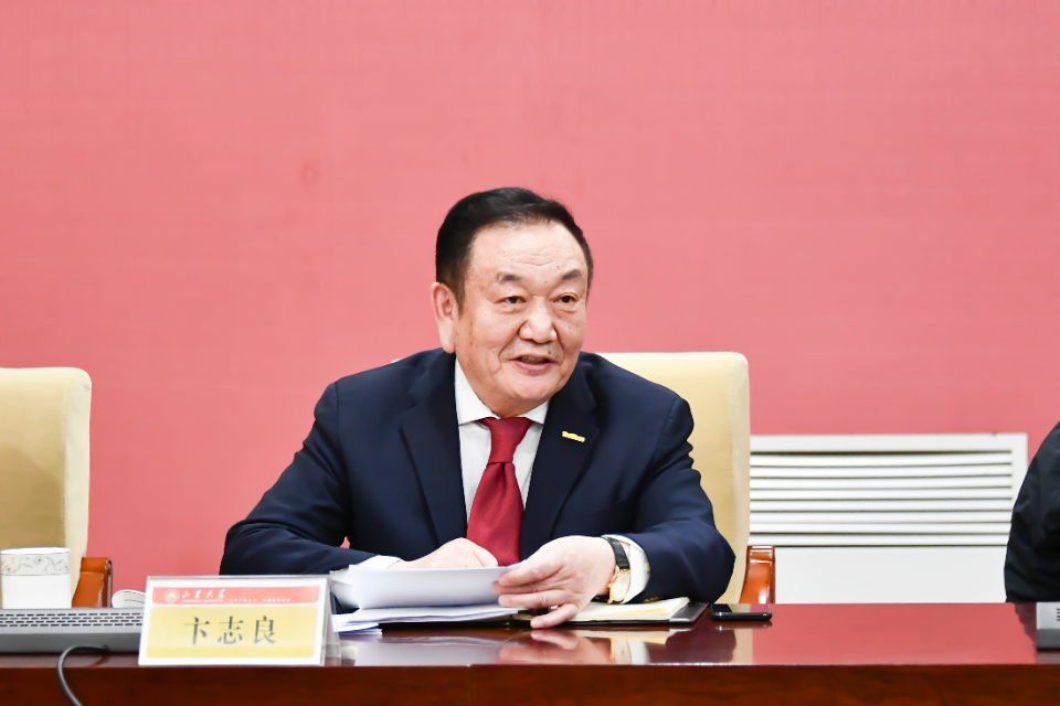 山东大学与泰山体育产业集团签署战略合作协议