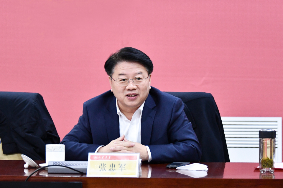 山东大学与泰山体育产业集团签署战略合作协议