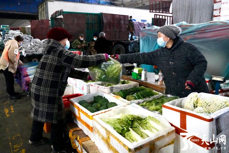 新春走基层｜保障供应，乌鲁木齐市果蔬批发直销春节“不打烊”