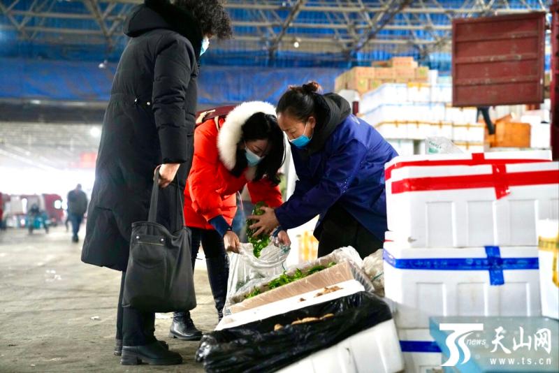 新春走基层｜保障供应，乌鲁木齐市果蔬批发直销春节“不打烊”