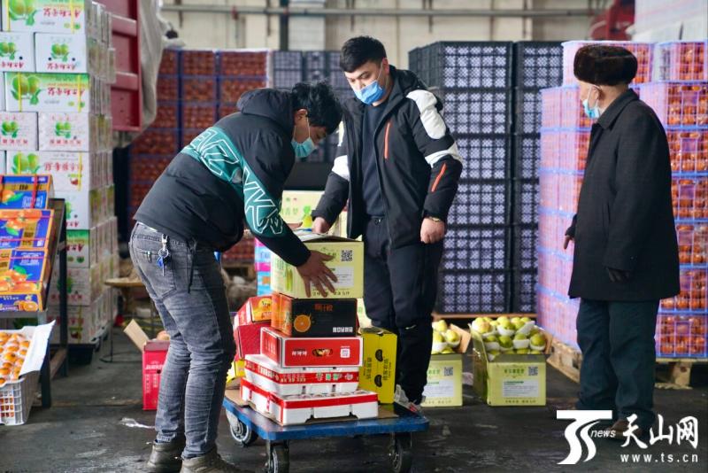 新春走基层｜保障供应，乌鲁木齐市果蔬批发直销春节“不打烊”