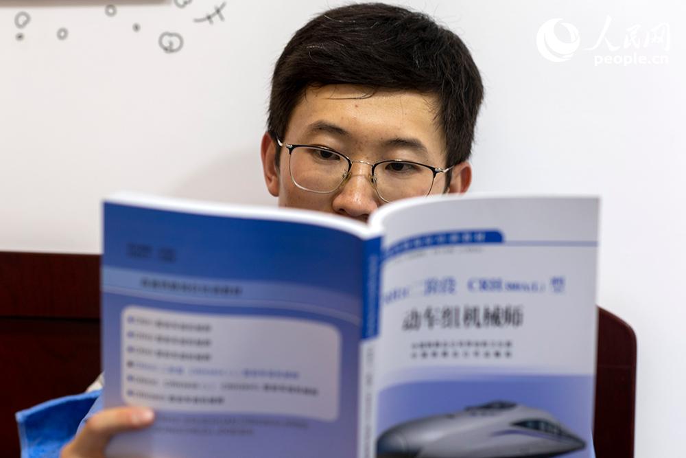 坐动车可以带篮球吗