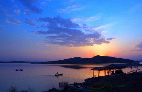 松花湖风景名胜区是吉林省著名旅游景区,国家aaaa级景区.