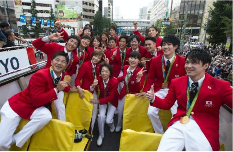 日本女子长跑冠军,奥运会高桥圣子(她是日本前首相爱将，因强吻花滑帅哥出名，出任东京奥组委主席后，坐上火山口)