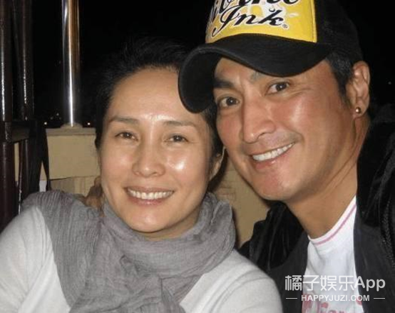 1999年,高金素梅患肝癌,何家劲在征求现任女友李婉华的同意后(图为