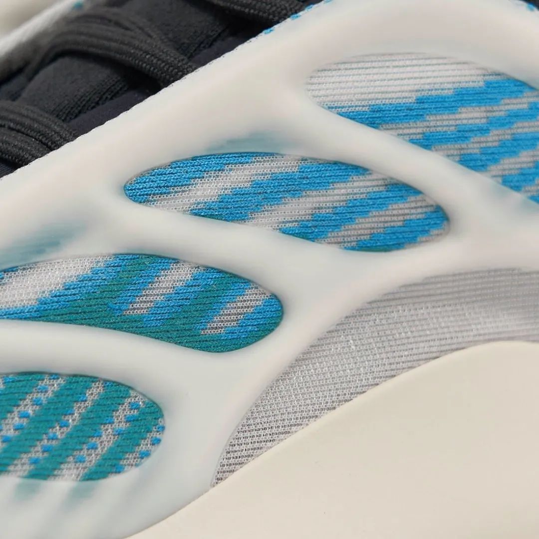 每双都涨价！全新 Yeezy 700 V3 喜欢可得趁早买