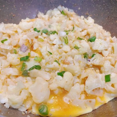 花菜炒鸡蛋的做法（6步学做超简单的家常菜花椰菜炒鸡蛋）