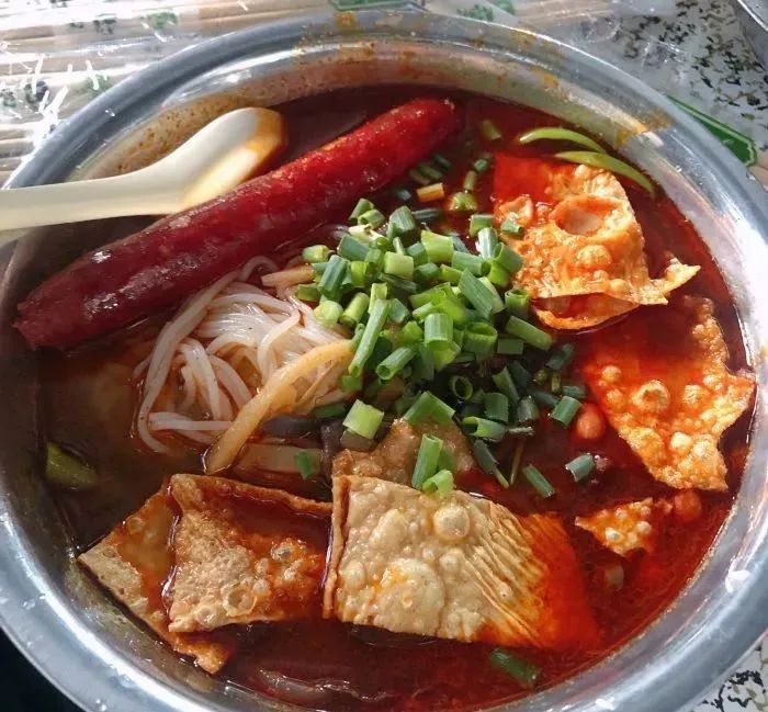 南宁最销魂的30家螺蛳粉店，一天一碗，一个月不重样！