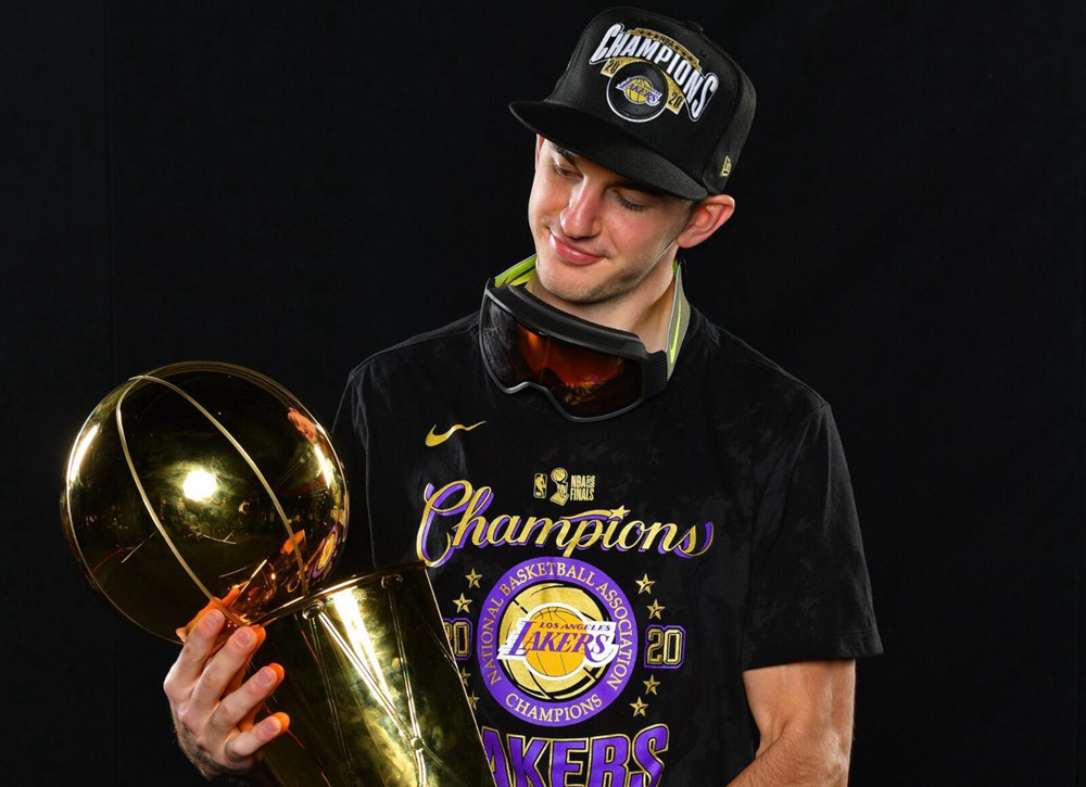 為什么安踏鞋有nba的（都想拉近Z世代，安踏籃球的答案是NBA“Z勢力”）
