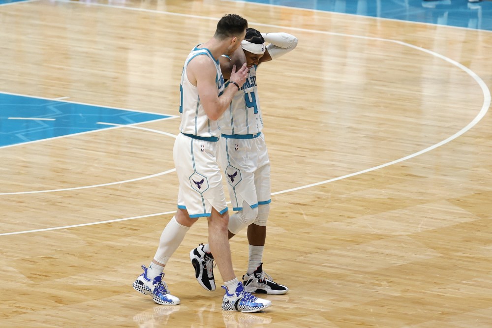 为什么安踏鞋有nba的（都想拉近Z世代，安踏篮球的答案是NBA“Z势力”）