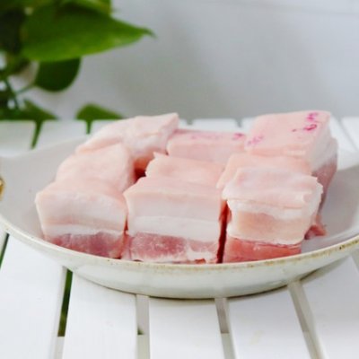 红烧肉的家常做法步骤（吃一次就念念不忘的红烧肉教程）