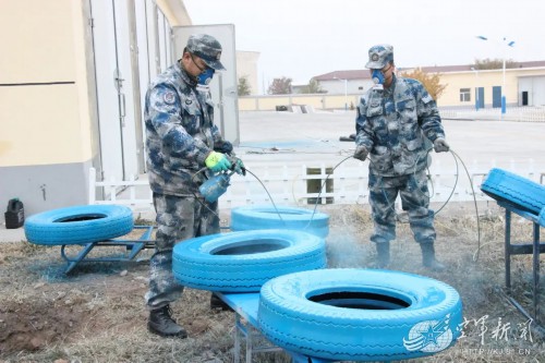 用建筑边角料造“飞机”？兵哥哥的手到底有多巧