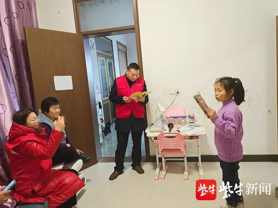 江蘇10歲女孩刷爆網(wǎng)絡！熟練操作電動縫紉機，幫奶奶賺錢