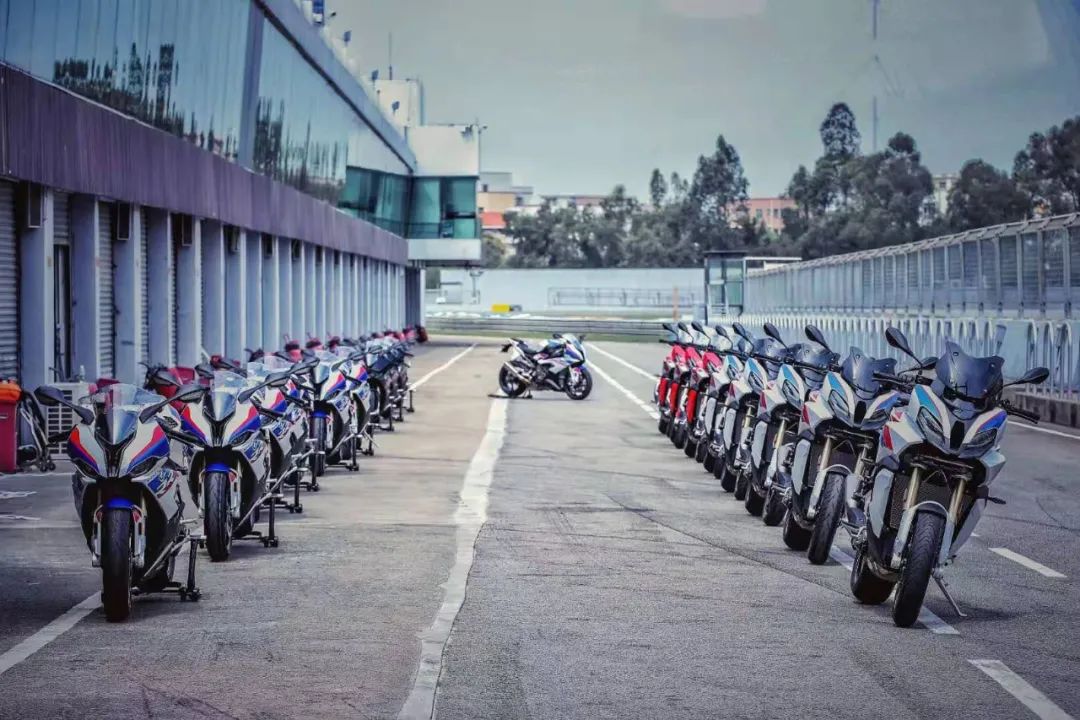 宝马全新S 1000RR/XR 售价公布