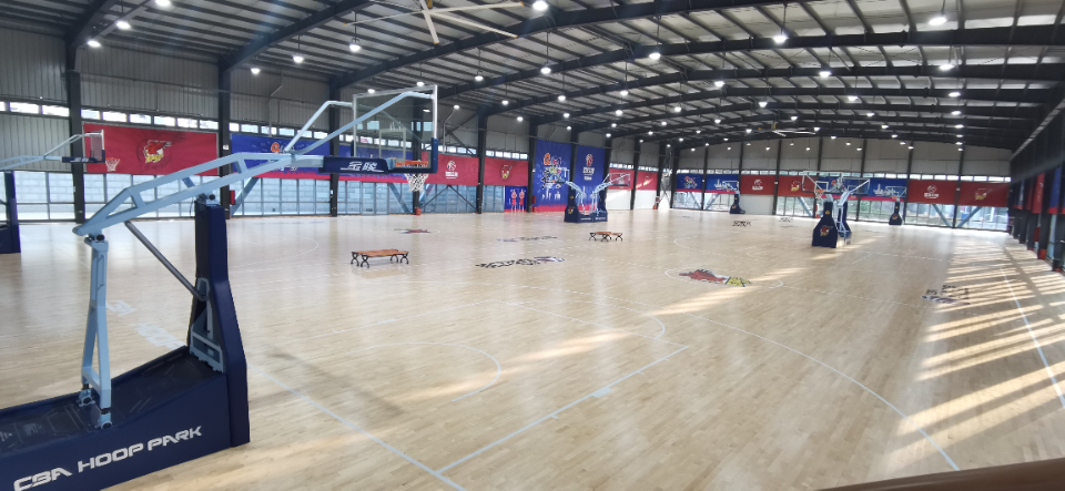 深圳哪里有餐厅看cba（全明星周末来临！国内首批CBA篮球公园青岛国信馆开园）