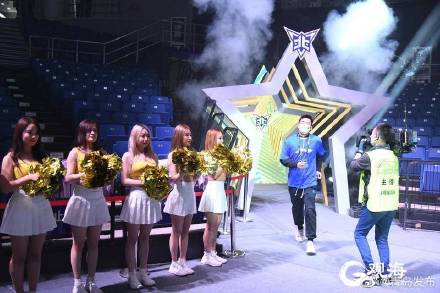 cba在青岛哪个体育馆打（CBA篮球公园青岛国信馆开园 青岛钻石体育馆候观众）