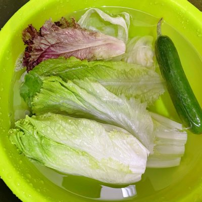 蔬菜沙拉怎么做好吃又简单的做法（拌蔬菜沙拉做法步骤）