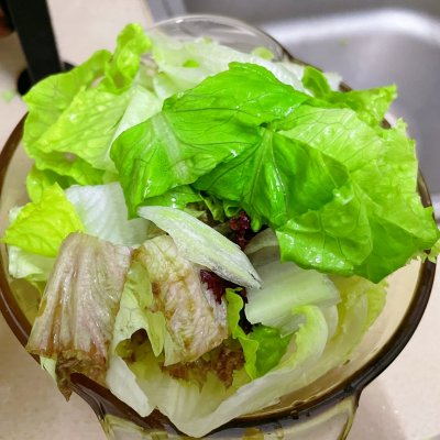 蔬菜沙拉怎么做好吃又简单的做法（拌蔬菜沙拉做法步骤）