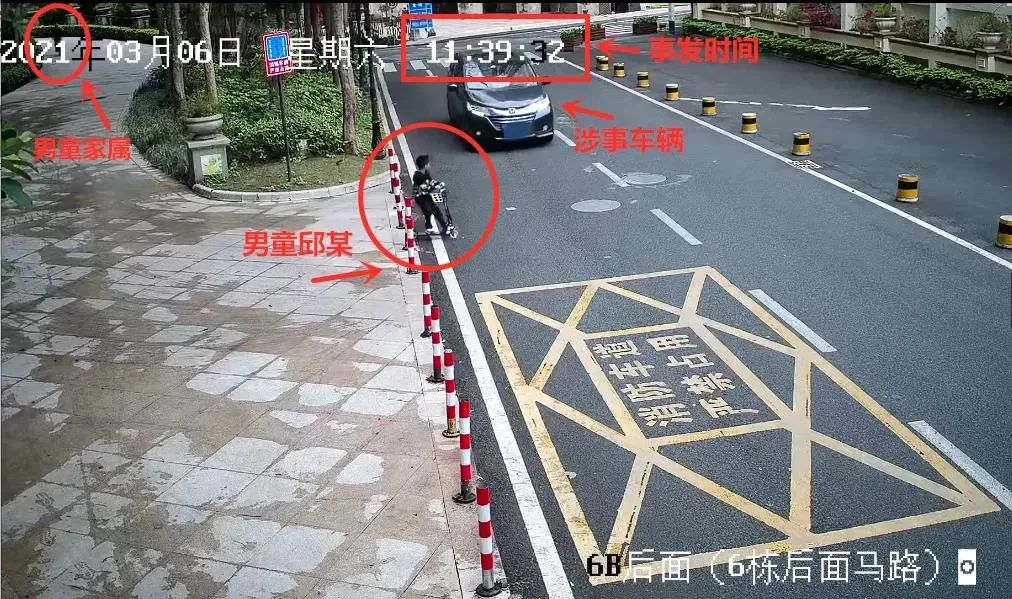 10秒没看住,孩童骑滑板车被撞