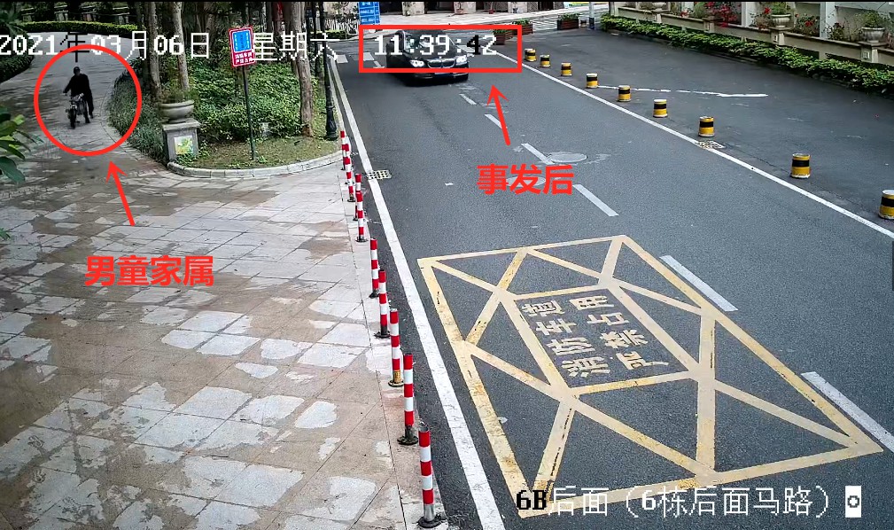 10秒没看住，孩童骑滑板车被撞